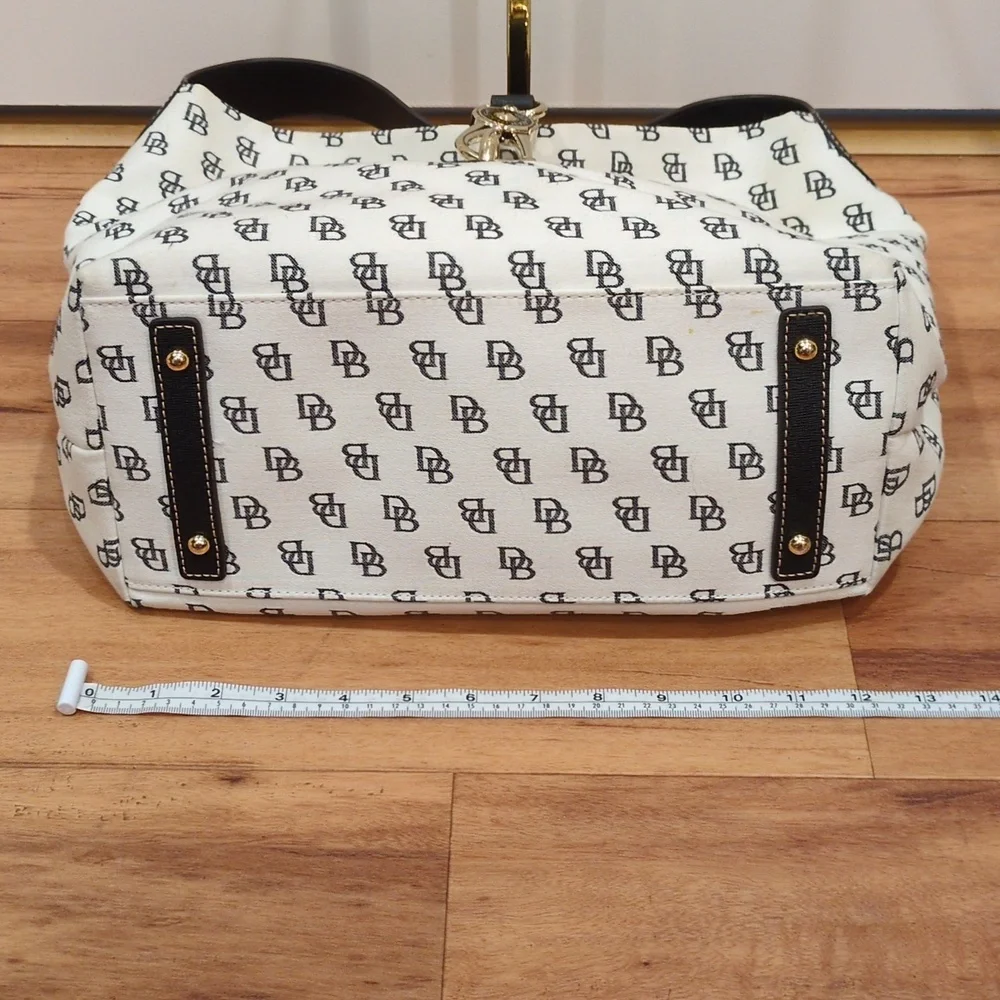 Dooney & Bourke White And Black monogtam Shoulder Hobo Bag Turnlock With Dustbag - Picture 8 of 17